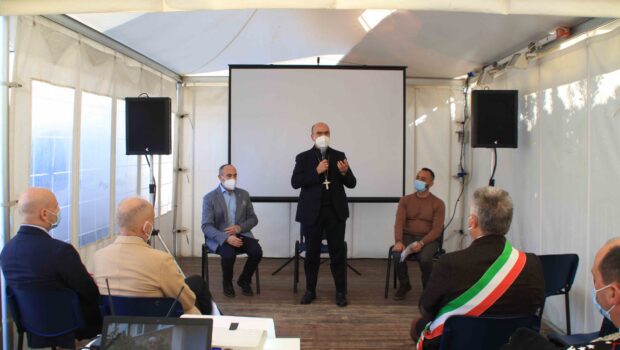 vescovo marina di acate progetto caritas hold