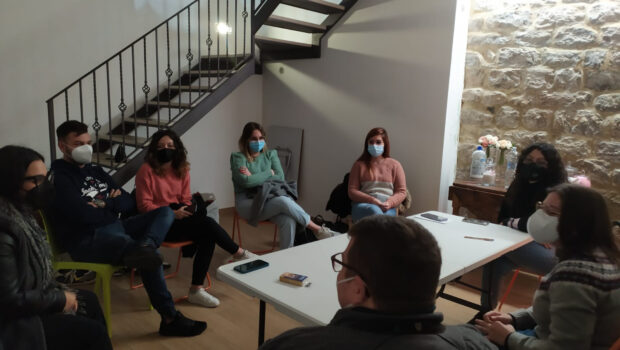 Giovani incontro chiesa