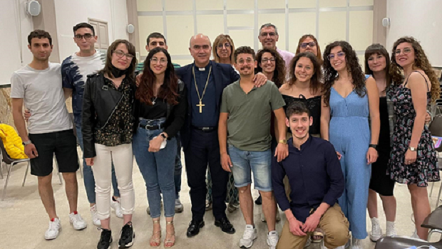 vescovo Giuseppe visita ai ragazzi Ecce Homo